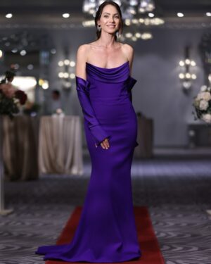 Aslı Mavitan Instagram - Ayla 💜
📸 @ferhatsirinn 

Styling @aysegul_hsnoglu 
Saç @dalllmustafa 
Makyaj @gulerurkl 

@kardeslerim @ngmediatv @atvturkiye 
#kardeşlerim #mezuniyetbalosu