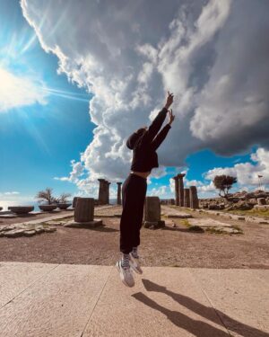 Aslı Altaylar Instagram - 🩵🤍Ayaklarınız yerden kesilsin 🩵🤍
