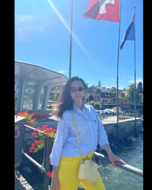 Aslı Aybars Instagram - Tolstoy şöyle diyor: “Tüm muhteşem hikayeler iki şekilde başlar. Ya bir insan bir yolculuğa çıkar, ya da şehre bir yabancı gelir...” 

#tolstoy #zurih  #rüschlikon 🇨🇭