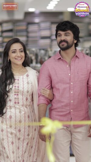 Asritha P Instagram - மஹாராஜா-வின் Advance Diwali Vibration...🥳🎉

5 லட்சத்திற்கு மேலான தீபாவளி ஆடைகள் அட்வான்சாக உங்கள் மஹாராஜாவில்...🤩

கடைசி நேர பரபரப்பு மற்றும் கூட்ட நெரிசல் ஆகியவற்றை தவிர்க்க
Quarterly Leave-ல் Cool-ஆக Purchase செய்யுங்கள்.

Shop Now @maharajasilksin
Customer Care :  91 1800 121 250 555
For Whatsapp Orders : 90877 72505

மனசெல்லாம் மஹாராஜா...
மஹாராஜா பட்டு, ஜவுளி & ரெடிமேட்ஸ்
தஞ்சாவூர் : நியூ ஹவுசிங் யூனிட்,
தஞ்சாவூர் : காந்திஜி ரோடு,
இராமநாதபுரம்.

#AdvanceDiwaliVibration #diwali2023 #Diwalicollection #Diwalisale #shopnow #welcome #Maharaja #Manasellam_maharaja #maharajasilks #maharajareadymades #MaharajaSilks2 #New_Housing_Unit #Thanjavur #Ramanathapuram #Ramnad