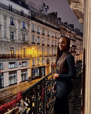 Assa Sylla Instagram - Holà 🫶🏾

Hair by @expert_denilsonpedro.11 💇🏾‍♀️🥰