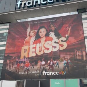 Assa Sylla Instagram - REUSSS c’est dispo sur @francetvslash 🫶🏾 @charlieloiselier @ines_ouchaaou 👸🏼👸🏻