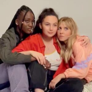 Assa Sylla Instagram - Reusss en compétition officielle au festival @seriesmania 🎬 
✨✨✨✨✨
Bientôt sur @francetvslash ♥️