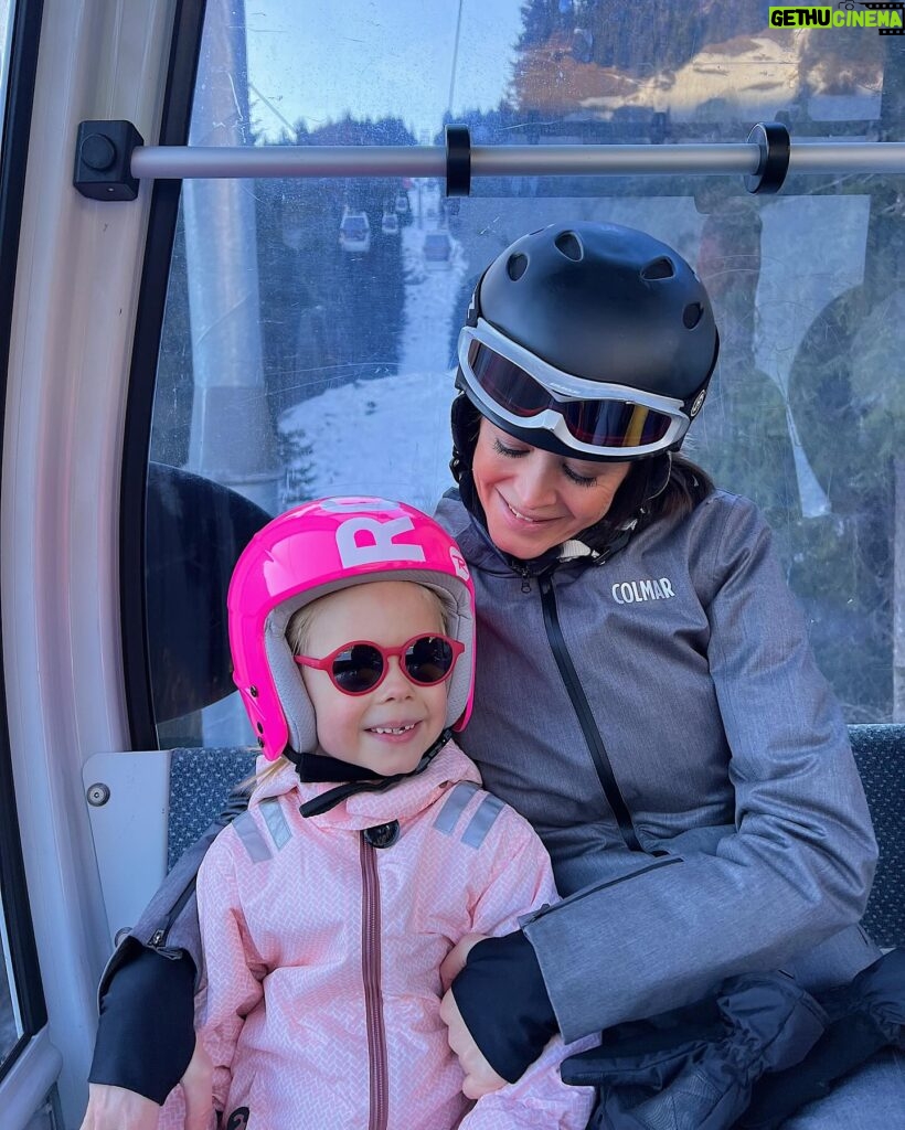 Astrid Coppens Instagram - Billie-Ray’s eerste skivakantie én haar eerste keer in de bergen in Zuid-Tyrol Italië waren geweldig! Wat een avontuur! 🏔️❄️ #skiën #bergavontuur #onvergetelijk #Suedtirol #SouthTyrol #zuidtirol 🇮🇹