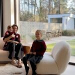 Astrid Coppens Instagram - GIVEAWAY ALERT✨🎄 #advertentie Ik mag samen met @abitare_mooi_wonen een Pacha van Gubi, mijn lievelings zetel weggeven aan één van mijn lieve volgers. Hoe kan je winnen? *volg @abitare_mooi_wonen en @oneandonlyastrid *Tag een vriend(in) om @abitare_mooi_wonen te volgen * schrijf hieronder een comment waarom je wil winnen Ik maak zaterdag 30 december de winnaar bekend! Proficiat @julielestabel ✨ #giveaway #abitare #abitaremooiwonen #pacha #gubi