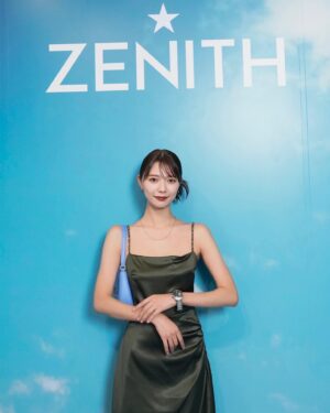 Asuka Kawazu Instagram - ⁡
ZENITH PHOTO EXHIBITION 
BY LESLIE KEE⌚️
⁡
スイス高級時計ブランド「ゼニス」が
パイロットウォッチを発売。

格好良くカジュアルな
使いやすさもある素敵な時計でした。
⁡
THE SKY IS YOURS -
空と夢と私をゼニスフォトエキシビジョン
by レスリー・キー
9月16日~10月1日inX8ギャラリーにて。
⁡
りほちゃんと遭遇🦖
⁡
#Zenith#ゼニス
#ゼニスパイロット
#zenithxlesliekee