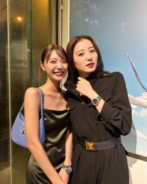 Asuka Kawazu Instagram - ⁡
ZENITH PHOTO EXHIBITION 
BY LESLIE KEE⌚️
⁡
スイス高級時計ブランド「ゼニス」が
パイロットウォッチを発売。

格好良くカジュアルな
使いやすさもある素敵な時計でした。
⁡
THE SKY IS YOURS -
空と夢と私をゼニスフォトエキシビジョン
by レスリー・キー
9月16日~10月1日inX8ギャラリーにて。
⁡
りほちゃんと遭遇🦖
⁡
#Zenith#ゼニス
#ゼニスパイロット
#zenithxlesliekee