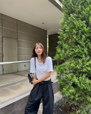 Asuka Kawazu Instagram - ⁡
夏もそろそろ終わる予感🍂🧥
⁡
11月11日愛知県真清田神社にて開催する
BISHU COLLECTION produced by TGCに出演致します☺︎
⁡初開催ということでとってもわくわくです。
ぜひ、遊びにきてください🦖
