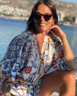 Asuman Krause Instagram - Naptınız gencolar sizi merak ettim 👊🏼 Pardon ya ortalıkta olmayan bendim di mi🙈😜🤣 
Kimono için @efosel e teşekkürü bir borç bilirim☺️