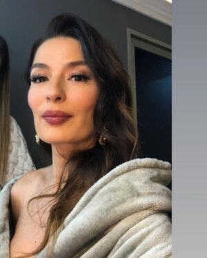 Asuman Krause Instagram - Merhaba...
Salkım Hanım’ın Taneleri.
#asumankrause  #salkımhanımıntaneleri  #hülyaavşar  @hulyavsr ❤️