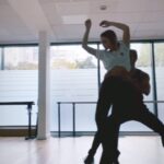 Aurélie Pons Instagram - 1 an après dals j’ai retrouvé cette vidéo de notre (la toute première de ma vie) rumba, et je la trouve jolie. Cette aventure raisonne désormais comme un doux souvenir et une grande fierté. Merci sacré @dals_tf1 🤍
