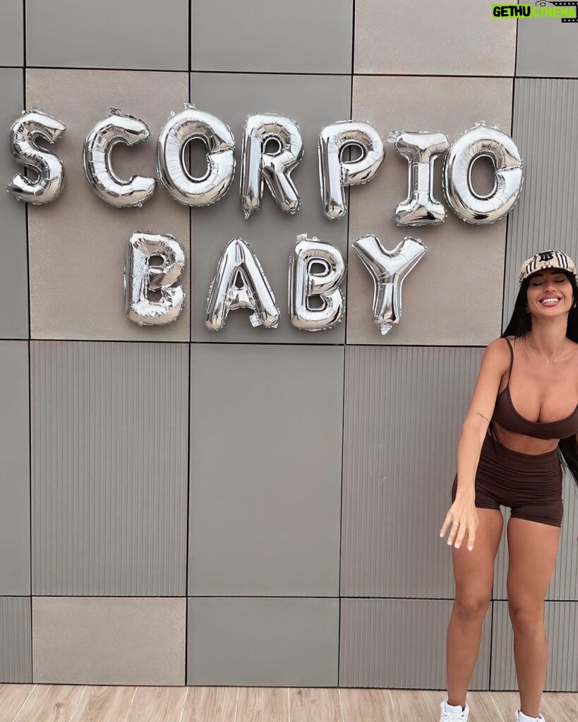 Aurah Ruiz Instagram - Happy Birthday to me🍾🎊❤️ Nueva vuelta al sol ☀️ Un año mas aprendido🫡 Dando las gracias por un año mas vivido🙏 y de vida. Siempre agradecida bendiciones para mi y mi familia❤️🙏😍 . Scorpio Baby🦂