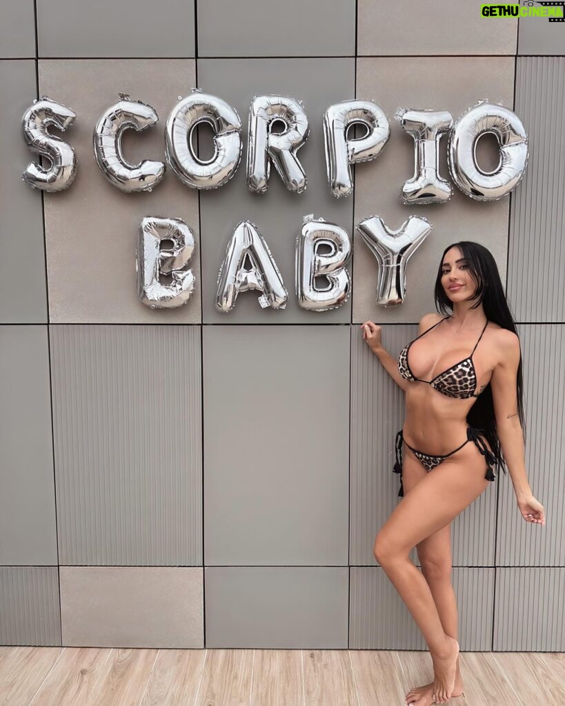 Aurah Ruiz Instagram - Happy Birthday to me🍾🎊❤️ Nueva vuelta al sol ☀️ Un año mas aprendido🫡 Dando las gracias por un año mas vivido🙏 y de vida. Siempre agradecida bendiciones para mi y mi familia❤️🙏😍 . Scorpio Baby🦂