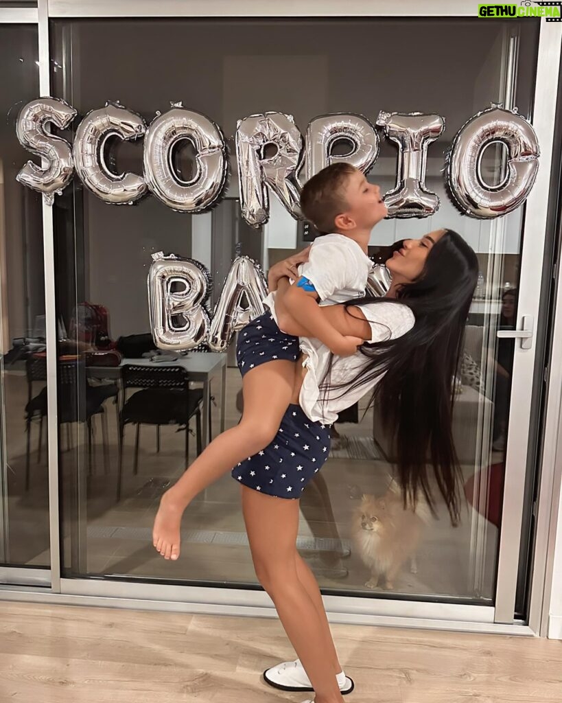 Aurah Ruiz Instagram - Happy Birthday to me🍾🎊❤️ Nueva vuelta al sol ☀️ Un año mas aprendido🫡 Dando las gracias por un año mas vivido🙏 y de vida. Siempre agradecida bendiciones para mi y mi familia❤️🙏😍 . Scorpio Baby🦂