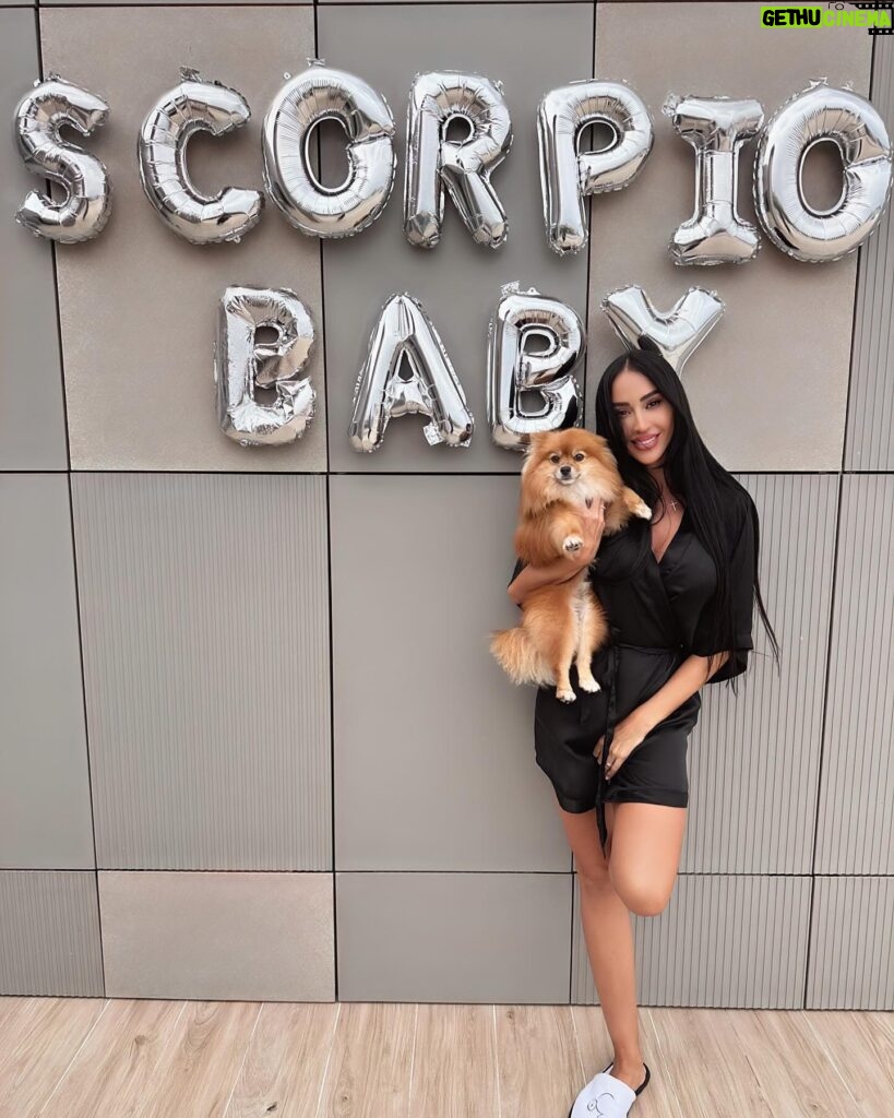 Aurah Ruiz Instagram - Happy Birthday to me🍾🎊❤️ Nueva vuelta al sol ☀️ Un año mas aprendido🫡 Dando las gracias por un año mas vivido🙏 y de vida. Siempre agradecida bendiciones para mi y mi familia❤️🙏😍 . Scorpio Baby🦂