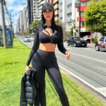 Aurah Ruiz Instagram - Las palmas/ madrid / São Paulo/ Curitiba 🇧🇷✈️ 24 horas de viaje 🫣✈️Compañero de viaje : @popi.dogversace ❤️ te amo perrito fiel❤️