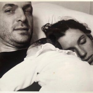 Aure Atika Instagram - Tu nous manques un peu quand même 
L’absence est plus criante encore lors des grandes joies et peines de notre fille
All is good ❤️
#fabuleuxmerveilleuxsublime #philippezdar
4 ans aujourd’hui ❤️
📷 @lechoue1