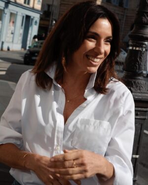 Aure Atika Instagram - Welcome to the MM shirt club beautiful @aureatika 🥰
White shirt forever! 
« If you ask me what I’d most like to have invented in fashion, I’d say the white shirt, everything else comes after.” #karllagerfeld 
#mariemarot #shirt #shirtclub #aureatika #whiteshirt #jackie #paris #timeless