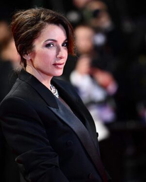 Aure Atika Instagram - Entre deux représentations d’ADA à Antibes, j’ai fait de l’apnée.. sous différentes formes;)

🧡 @festivaldecannes @blueneryacademy

Merci @saidbensaid66 pour cette invitation au film du master David Cronenberg « Les linceuls »

Hair @dylanbradshawdb