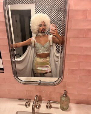 Aurora Perrineau Instagram - Young hearts to close out spooky season