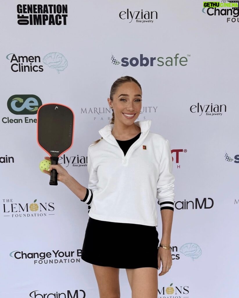 Aurora Culpo Instagram - No one should have to face mental health challenges alone. Huge thanks to @doc_amen and @lemonsbytay for spreading hope and showing that with the right support and resources, everyone has the potential to lead a fulfilling and healthy life. Ps: Did you know racket sports are medicine for the brain AND people who play them love longer than everyone else?!🏓 Who thinks Dr. Amen should come on the pod 🙋🏼‍♀️😉