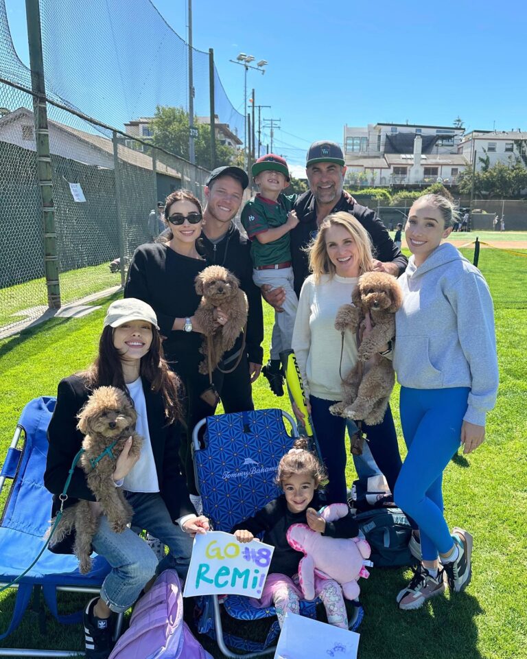 Aurora Culpo Instagram - I pray for a world where every kid gets their own mini fan club like Remi did today! 💕🙏🏻 Nothing better than seeing your kid feel loved and supported 🥹 @oliviaculpo @christianmccaffrey @erikashay @sophiaculpo @mikeybortone