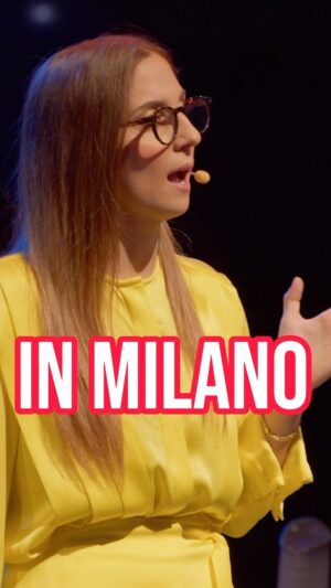 Aurora Leone Instagram - Tagga il tuo amico che fa economia 📊
Adesso su Prime lo spettacolo completo di AURORA LEONE - Una famiglia a pretesto 🎤

#comicità #standup #università #economia 
@primevideoit