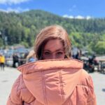 Autumn Reeser Instagram - A quote from my journal. I was 19 years old and acting in my first student film: “I was so cold, though! That is the problem I’m worried about in future acting. Am I destined to be freezing in every movie?” Yes. Yes, sweetheart, you are. This is what they will pay you for. Freezing your ass off on the streets of Vancouver. The acting you’ll do for free:) 🎥 ✨ #acting #makingmovies #hallmark #bts #behindthescenes #setlife #onset #film #romcom #romanticcomedy #hallmarkmovies #canada