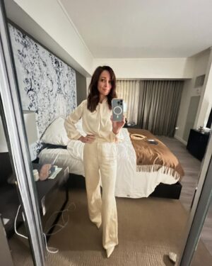 Autumn Reeser Instagram - Note to self:

Do not take incarnation so seriously.
Ok to think you look cute in mirrors sometimes.
Permission granted for fun.
👍
