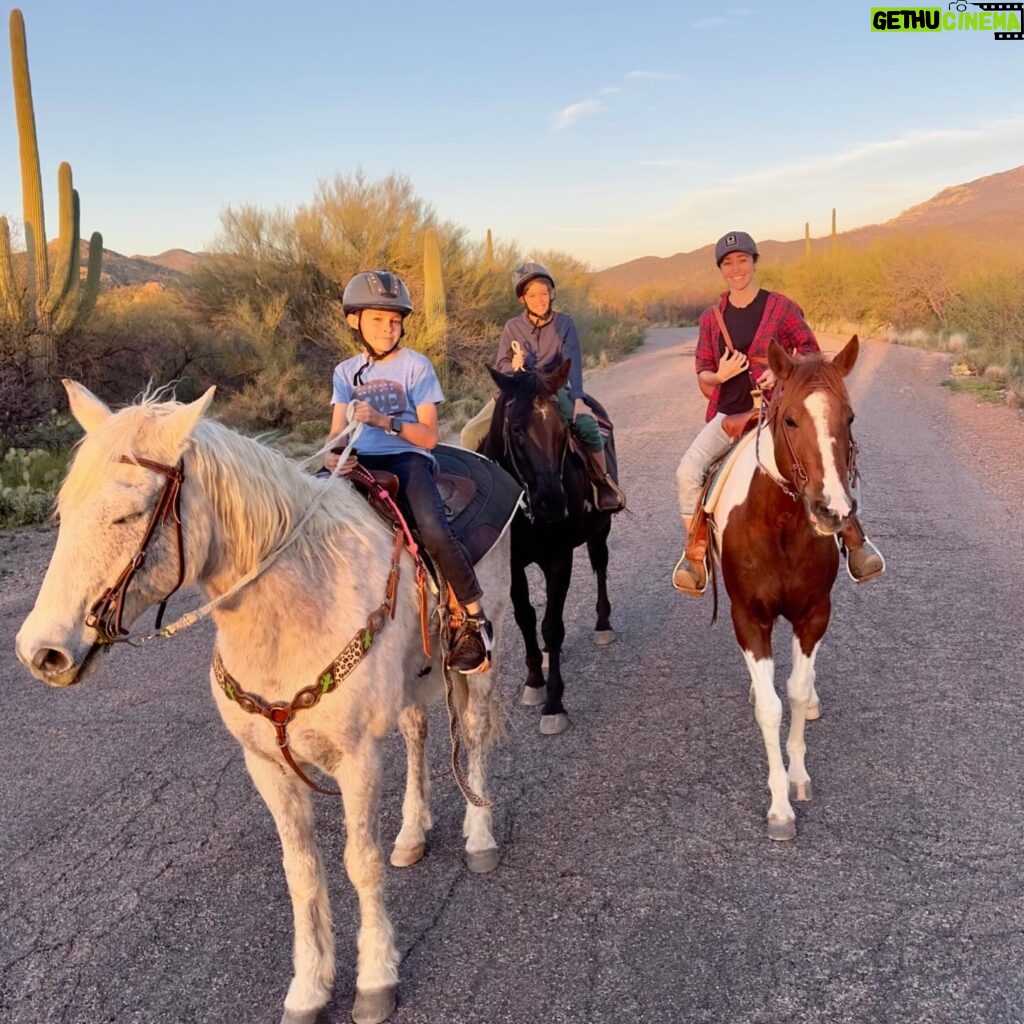 Autumn Reeser Instagram - Horse people. For a minute:) Thanks @saguarocompanystore and @meegs.lo for the adventure… and for keeping this friendship train going since we were 12. Pretty impressive. :) (Also impressive… all these other humans we made!!)