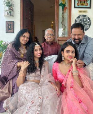 Avanthika Babu Instagram - It’s okay to stop and stare 🫶🏻

#diwali #diwali2023 #ootd #diwalioutfit