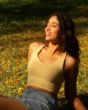 Avanthika Babu Instagram - Soul full of sunshine ⛅️✨

Photo and editing credits: @vishnupriyaaa 
Woman made it look so dreamy and magical I’m crying 😭

#avanthikababu #cubbonpark