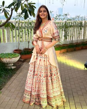 Avantika Dasani Instagram - Saanya veil love you forever ♥️ 
How precious it was for us to be there with you and for you and just to look at you! 
Look what a beautiful bride she made!
Thank you nutttt  for the weekend that was, cheers to the madness never stopping 🥂

Also wearing @rajdeep.ranawat.official
(Pro trip wear a lovely lightweight lengha on shaadi day so you can do heavy lifting for your bridesmaids duties!)
