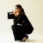 Avantika Dasani Instagram - Black is always a good idea 🖤 P.s my new favourite bag from Indian homegrown label @aomidorishimai.official