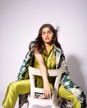 Avantika Dasani Instagram - Always bloom where planted 🌿🌺

@akshayphotoartist 
@krishi1606 
@dynamitepikachu 

Wearing @nalandda 🤍
Shoes @jessicasimpsonstyle