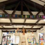 Avantika Dasani Instagram - @saturdayartclass is having it’s 4th edition of it’s student exhibition ✨ If you haven’t yet check it out to encourage the lovely kids and team, get to do cool workshops and experience the art and impact for yourself! , all while sippin’ on the same great coffee from @chas.in.tales Haven’t been able to volunteer in awhile, but always the proudest of these kids and this team! Can’t wait to be back in a classroom with them *Swipe for the reminder you need