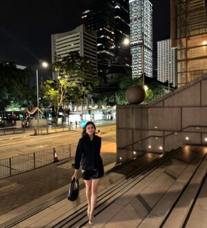 Avantika Dasani Instagram - An #HK minute
#GirlsTrip Night Edition 

The perfect night: EAT! 
•Yardbird •Mott32 •Samsen (lots more) 
Then walk around and let the music pull you in. 
•Iron fairies • Stockton • LeBoudair •
and ton of other little bars followed by 
•ebeenzer’s kebab/falafals 🤌🏽

And if you get lucky, you get some real good live music, (right place right time kinda thing)
 I got chills and warmth with john mayor tunes hitting the spot. Best way to end the night! 
#AdReccomends