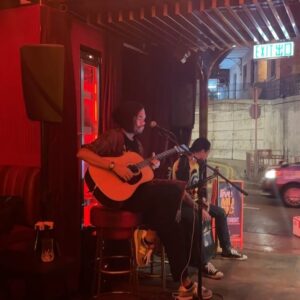 Avantika Dasani Instagram - An #HK minute
#GirlsTrip Night Edition 

The perfect night: EAT! 
•Yardbird •Mott32 •Samsen (lots more) 
Then walk around and let the music pull you in. 
•Iron fairies • Stockton • LeBoudair •
and ton of other little bars followed by 
•ebeenzer’s kebab/falafals 🤌🏽

And if you get lucky, you get some real good live music, (right place right time kinda thing)
 I got chills and warmth with john mayor tunes hitting the spot. Best way to end the night! 
#AdReccomends
