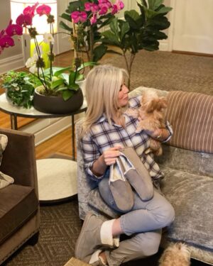 Aviva Drescher Instagram - New puppy 🐶 and NEW shoes / slippers from @koolaburra! I am wearing their chic comfy boots but the slippers make great gifts! 

#stayingwarm #wintermusthaves