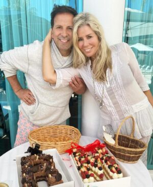 Aviva Drescher Instagram - Happy Birthday Reid! 🎂 You have exceeded my wildest dreams as a husband, father and soul mate. Wishing you and us many more years of health, happiness and love. And if you’re in Miami @frudeco cakes are beyond gorgeous and delicious!!

Necklace: @nathanandmoe sunglasses: @caddis_life