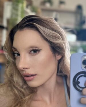 Avori Henderson Instagram - I’m acting like this looks hot until it grows back 😂 #ownit #lol #waxingvideos #waxingfail #meme #memes