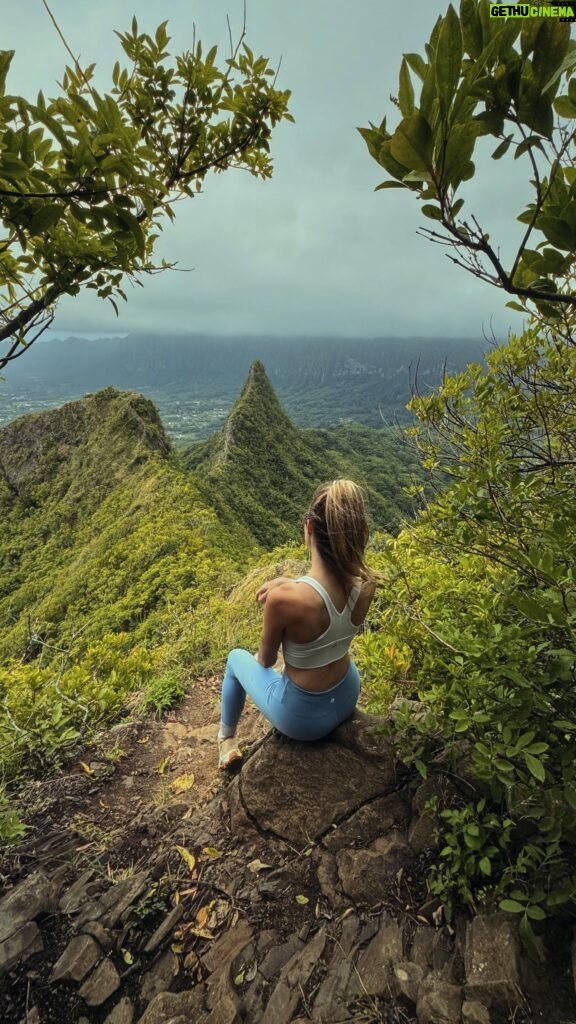 Avori Henderson Instagram - Hawaii’s most dangerous hike ⚠️ Come along with us as we navigate the terrain! I would say it was difficult but not the most difficult hike I’ve ever been on! Would you do it? #hiking #mountain #scenic #climb #island #backpacking #cliff #oahu #threepeaks #hawaii