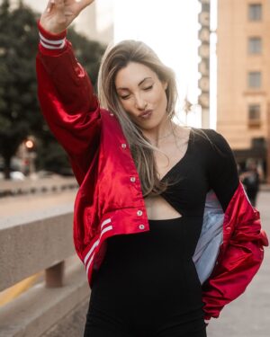 Avori Henderson Instagram - Swipe to see what’s inside 👀 ➡️

I was nominated for “Most Strategic Player” so go vote for me 🔥 

🔗 link in bio

Voting ends May 29th and you can vote once a day 🗳️ 

Winners will be announced at the Netflix Summer Break Event 🏖️ May 30!

#NRU #NetflixRealityUniverse #netflix #realitytv #reality  #realityshow
