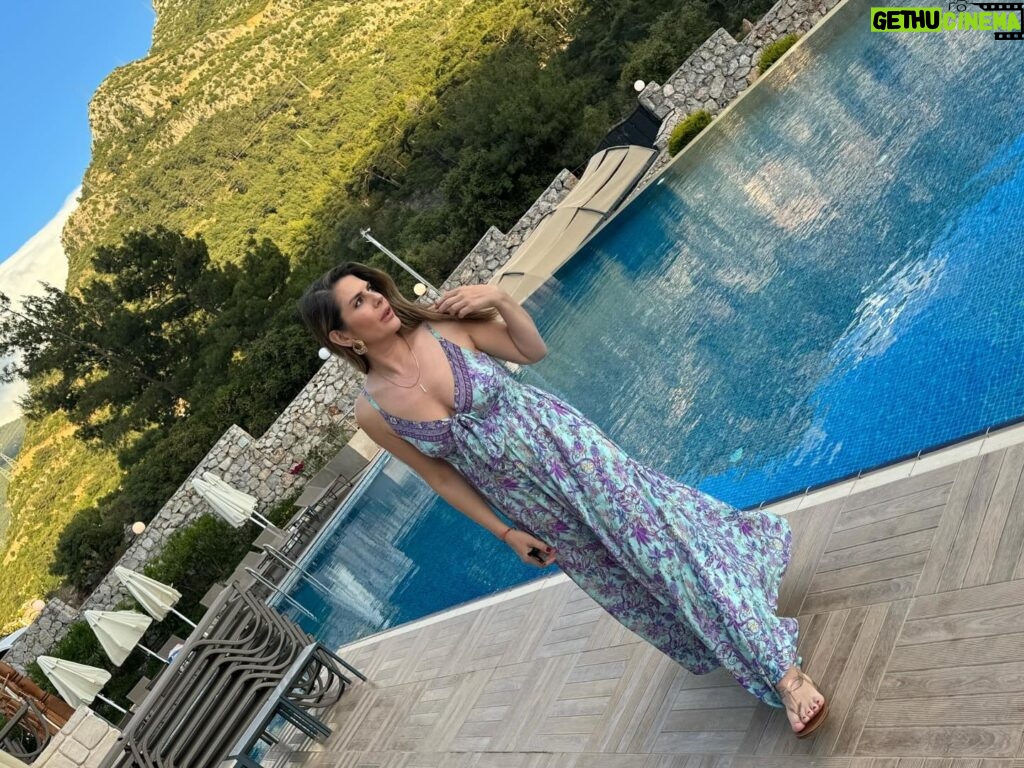 Ayça Erturan Instagram - Dolce Vita🎈🥂 @ramadaoludeniz #reklamyazmakzorunluymuşmuş #reklam 📷 @aslibankoglu