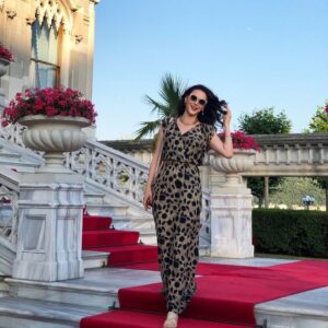 Ayşe Hatun Önal Instagram - Sweetest summer days 🌺😎