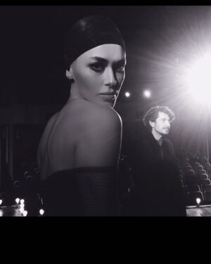 Ayşe Hatun Önal Instagram - Işığım kuvvetli yapacak bir şey yok 😏 ( ayrıca klip vaktim geldi)