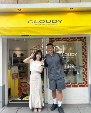 Aya Shibata Instagram - ☁️☁️

ㅤㅤㅤㅤㅤㅤㅤㅤㅤㅤㅤㅤㅤ
ㅤㅤㅤㅤㅤㅤㅤㅤㅤㅤㅤㅤㅤ
六本木ヒルズで開催されている、
@cloudy.tokyo のPOPUPに遊びに行ってきたよ🥰

ㅤㅤㅤㅤㅤㅤㅤㅤㅤㅤㅤㅤㅤ
ㅤㅤㅤㅤㅤㅤㅤㅤㅤㅤㅤㅤㅤ
お忙しいかなと思い、今日行きますね！と伝えずに
生放送終わりに突然伺ってみたらラジオ前の銅冶さんが
目の前から歩いてきました😳✨w
ㅤㅤㅤㅤㅤㅤㅤㅤㅤㅤㅤㅤㅤお店の前でまさかの遭遇。偶然すぎ！びっくり！笑
ㅤㅤㅤㅤㅤㅤㅤㅤㅤㅤㅤㅤㅤ
ㅤㅤㅤㅤㅤㅤㅤㅤㅤㅤㅤㅤㅤ
六本木ヒルズが私にはなかなか難しいダンジョンで
彷徨っていた甲斐があったよ、、、！😂
彷徨ってなかったら遭遇できませんでした🙊
ㅤㅤㅤㅤㅤㅤㅤㅤㅤㅤㅤㅤㅤ
ㅤㅤㅤㅤㅤㅤㅤㅤㅤㅤㅤㅤㅤ
ㅤㅤㅤㅤㅤㅤㅤㅤㅤㅤㅤㅤㅤㅤㅤㅤㅤㅤㅤㅤㅤㅤㅤㅤㅤㅤ
CLOUDYさんは『アフリカ・ガーナで縫製工場を建設し
ワーカー（主に女性と障がい者）を雇用しており、
その売上の10%で「学校建設」「職業訓練校建設」
「性教育授業」「給食支援」などの「教育」を軸とした
アクションを実施しています』(HP引用)とあり、
様々な社会課題をファッションを通して
支援、解決に取り組んでいる企業です🙂‍↕️
ㅤㅤㅤㅤㅤㅤㅤㅤㅤㅤㅤㅤㅤ
ㅤㅤㅤㅤㅤㅤㅤㅤㅤㅤㅤㅤㅤ
ㅤㅤㅤㅤㅤㅤㅤㅤㅤㅤㅤㅤㅤ
いつもお話し聞くたびに各地各国飛び回っているし
凄まじいバイタリティで活動を続ける銅冶さんに
いつも元気を頂いていますし、応援しています💪
ㅤㅤㅤㅤㅤㅤㅤㅤㅤㅤㅤ

銅冶さん、本当にありがとうございましたー！
お話しできて楽しかったです😼

ㅤㅤㅤㅤㅤㅤㅤㅤㅤㅤㅤㅤㅤ
私も頑張ろうと思いました！(暑さにやられてるけど)
ㅤㅤㅤㅤㅤㅤㅤㅤㅤㅤㅤㅤ元気が出る出る〜〜😌
ㅤㅤㅤㅤㅤㅤㅤㅤㅤㅤㅤㅤㅤ
ㅤㅤㅤㅤㅤㅤㅤㅤㅤㅤㅤㅤㅤ
あ、そして今回は一生使えそうな
ハンドバッグをお買い物したよ〜🥰嬉しい！
本当にささやかすぎるんですが、
ワーカーさんやガーナの方に届きますように。
(勿論代金は全額お支払いしました安心してね)
ㅤㅤㅤㅤㅤㅤㅤㅤㅤㅤㅤㅤㅤ
ㅤㅤㅤㅤㅤㅤㅤㅤㅤㅤㅤㅤㅤ
ㅤㅤㅤㅤㅤㅤㅤㅤㅤㅤㅤㅤㅤ
中のデザインがCLOUDYさんらしくて素敵なので
夏はこれをひっさげて出かけます😎🌻
ㅤㅤㅤㅤㅤㅤㅤㅤㅤㅤㅤㅤㅤいや年中いけるデザインなので年中出かけます！
ㅤㅤㅤㅤㅤㅤㅤㅤㅤㅤㅤㅤㅤ
ㅤㅤㅤㅤㅤㅤㅤㅤㅤㅤㅤㅤㅤ
#CLOUDY #曇りの日をきちんと楽しんで生きる #六本木ヒルズ