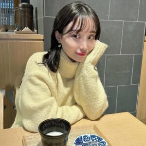 Aya Shibata Instagram - 和〜🍵💚
ㅤㅤㅤㅤㅤㅤㅤㅤㅤㅤㅤㅤㅤ
ㅤㅤㅤㅤㅤㅤㅤㅤㅤㅤㅤㅤㅤ
結構前に神田明神に友達の厄祓いに着いて行った日🙂‍↕️
雨が降ってきたのでお土産屋さんのカフェで
待っていたんですが、ここのカフェが最高でした🫶
ㅤㅤㅤㅤㅤㅤㅤㅤㅤㅤㅤㅤㅤ
ㅤㅤㅤㅤㅤㅤㅤㅤㅤㅤㅤㅤㅤㅤㅤㅤㅤㅤㅤㅤㅤㅤㅤㅤㅤㅤ
甘酒がとても好きなんですが
ここの甘酒のお味も最高でした❤️‍🔥

お店によっては出汁が強いところや、
お酒の香りが強いところ、生姜が効いているところ
かなり個性があって面白いんですよね😗
ㅤㅤㅤㅤㅤㅤㅤㅤㅤㅤㅤㅤㅤ
ㅤㅤㅤㅤㅤㅤㅤㅤㅤㅤㅤㅤㅤ
成人式ぶりに行きましたが、当時は大雪で
仕事以外では当然散策もしていないので
こんな感じだったのかと感動しました✨

ㅤㅤㅤㅤㅤㅤㅤㅤㅤㅤㅤㅤㅤ
(ファンの皆さん、私成人式したの神田明神で
合っていますよね？当時土地勘がなく…)笑

ㅤㅤㅤㅤㅤㅤㅤㅤㅤㅤㅤㅤㅤ
ㅤㅤㅤㅤㅤㅤㅤㅤㅤㅤㅤㅤㅤ
#神田明神 #神田明神⛩ #神社仏閣 #甘酒 #和スイーツ #和 #ワノ国