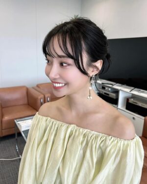 Aya Shibata Instagram - 私服🫶
ㅤㅤㅤㅤㅤㅤㅤㅤㅤㅤㅤㅤㅤ
ㅤㅤㅤㅤㅤㅤㅤㅤㅤㅤㅤㅤ
今日はトークアプリ会員のオンラインサイン会でした！
ありがとうございました(＊・ω・＊)🤍

また是非やってくださいねと念押ししてきました😎❤️‍🔥

懐かしい方や、ゆっくり話すの初めての方まで
本当に楽しかった〜〜！

ㅤㅤㅤㅤㅤㅤㅤㅤㅤㅤㅤㅤㅤ
ㅤㅤㅤㅤㅤㅤㅤㅤㅤㅤㅤㅤ
抽選だったので来られなかった方もいると思いますので
また次回はお話ししましょうね😊💞

ㅤㅤㅤㅤㅤㅤㅤㅤㅤㅤㅤㅤㅤ
衣装は私服だったので来られなかった方にも
写真をお裾分け🥰夏ですね〜

髪型もトップスに合わせてとても可愛く
アレンジしてもらいました🙈🩷
ㅤㅤㅤㅤㅤㅤㅤㅤㅤㅤㅤㅤㅤ
ㅤㅤㅤㅤㅤㅤㅤㅤㅤㅤㅤㅤㅤ
私服
トップス @lilambition_official 
デニム @gu_global 
サンダル @randa_pic 

ㅤㅤㅤㅤㅤㅤㅤㅤㅤㅤㅤㅤㅤトップスとサンダルは展示会でお買い上げ🫶
ありがとうございます！💞

ㅤㅤㅤㅤㅤㅤㅤㅤㅤㅤㅤㅤㅤ
デニムとヒール合わせが実は好きですが
長距離は歩けないのでたまに登場します😛

オフショルは夏なので積極的に着ていきたい所🙂‍↕️

ㅤㅤㅤㅤㅤㅤㅤㅤㅤㅤㅤㅤㅤㅤㅤㅤㅤㅤㅤㅤㅤㅤㅤㅤㅤㅤ
ㅤㅤㅤㅤㅤㅤㅤㅤㅤㅤㅤㅤㅤ
#PR #私服 #lilambition #リルアンビション #gu #guデニム #randa #夏コーデ #オフショル #オフショルダー #デニムコーデ #腹チラ #カジュアルコーデ #イベント #アップヘア #ボブアレンジ #パステルコーデ