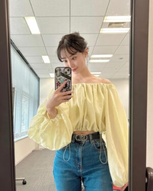 Aya Shibata Instagram - 私服🫶
ㅤㅤㅤㅤㅤㅤㅤㅤㅤㅤㅤㅤㅤ
ㅤㅤㅤㅤㅤㅤㅤㅤㅤㅤㅤㅤ
今日はトークアプリ会員のオンラインサイン会でした！
ありがとうございました(＊・ω・＊)🤍

また是非やってくださいねと念押ししてきました😎❤️‍🔥

懐かしい方や、ゆっくり話すの初めての方まで
本当に楽しかった〜〜！

ㅤㅤㅤㅤㅤㅤㅤㅤㅤㅤㅤㅤㅤ
ㅤㅤㅤㅤㅤㅤㅤㅤㅤㅤㅤㅤ
抽選だったので来られなかった方もいると思いますので
また次回はお話ししましょうね😊💞

ㅤㅤㅤㅤㅤㅤㅤㅤㅤㅤㅤㅤㅤ
衣装は私服だったので来られなかった方にも
写真をお裾分け🥰夏ですね〜

髪型もトップスに合わせてとても可愛く
アレンジしてもらいました🙈🩷
ㅤㅤㅤㅤㅤㅤㅤㅤㅤㅤㅤㅤㅤ
ㅤㅤㅤㅤㅤㅤㅤㅤㅤㅤㅤㅤㅤ
私服
トップス @lilambition_official 
デニム @gu_global 
サンダル @randa_pic 

ㅤㅤㅤㅤㅤㅤㅤㅤㅤㅤㅤㅤㅤトップスとサンダルは展示会でお買い上げ🫶
ありがとうございます！💞

ㅤㅤㅤㅤㅤㅤㅤㅤㅤㅤㅤㅤㅤ
デニムとヒール合わせが実は好きですが
長距離は歩けないのでたまに登場します😛

オフショルは夏なので積極的に着ていきたい所🙂‍↕️

ㅤㅤㅤㅤㅤㅤㅤㅤㅤㅤㅤㅤㅤㅤㅤㅤㅤㅤㅤㅤㅤㅤㅤㅤㅤㅤ
ㅤㅤㅤㅤㅤㅤㅤㅤㅤㅤㅤㅤㅤ
#PR #私服 #lilambition #リルアンビション #gu #guデニム #randa #夏コーデ #オフショル #オフショルダー #デニムコーデ #腹チラ #カジュアルコーデ #イベント #アップヘア #ボブアレンジ #パステルコーデ